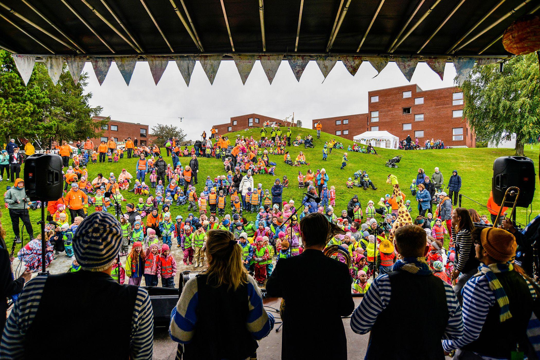 MiniUKA er en gratis barnefestival på Moholt i Trondheim, arrangert av Sit og UKA